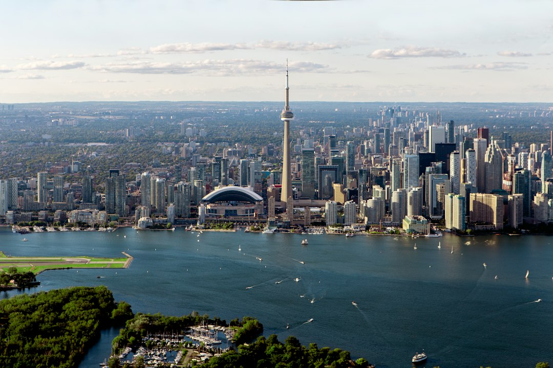 invest-in-property-canada-toronto-skyline